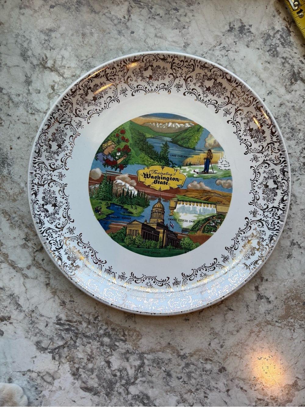 Washington State Souvenir Decorative Plate - White with Multicolor Center